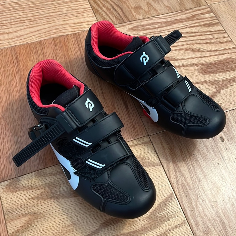 New Peloton bike shoes, size 38 womens